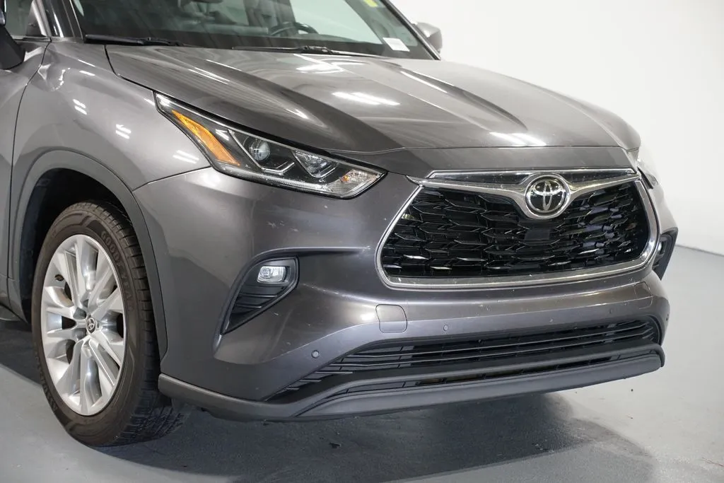 2021 Toyota Highlander Limited thumbnail 4