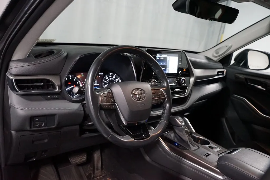 2021 Toyota Highlander Limited thumbnail 7