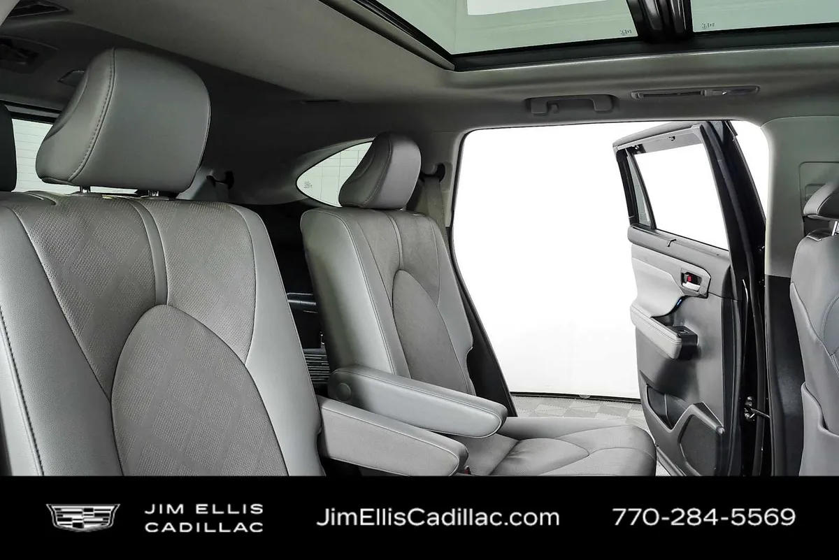 2021 Toyota Highlander Platinum thumbnail 22