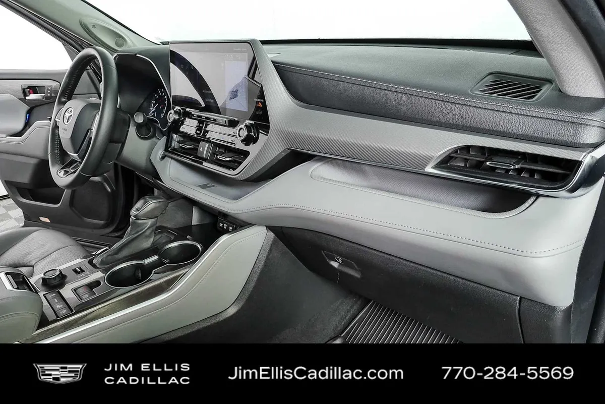 2021 Toyota Highlander Platinum thumbnail 24