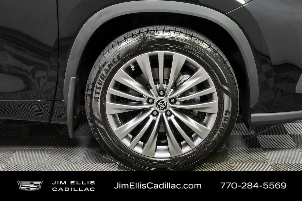 2021 Toyota Highlander Platinum thumbnail 40