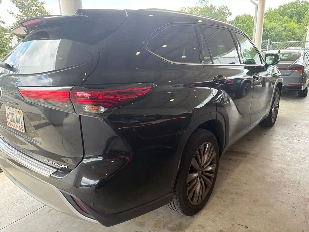 2021 Toyota Highlander Platinum thumbnail 3