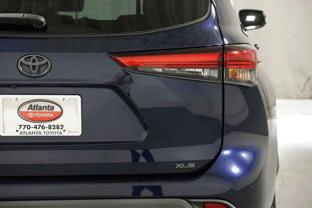 2021 Toyota Highlander XLE thumbnail 10