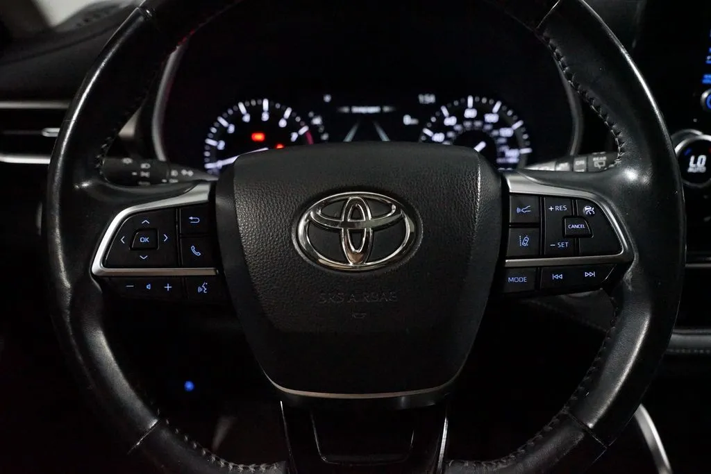2021 Toyota Highlander XLE thumbnail 12