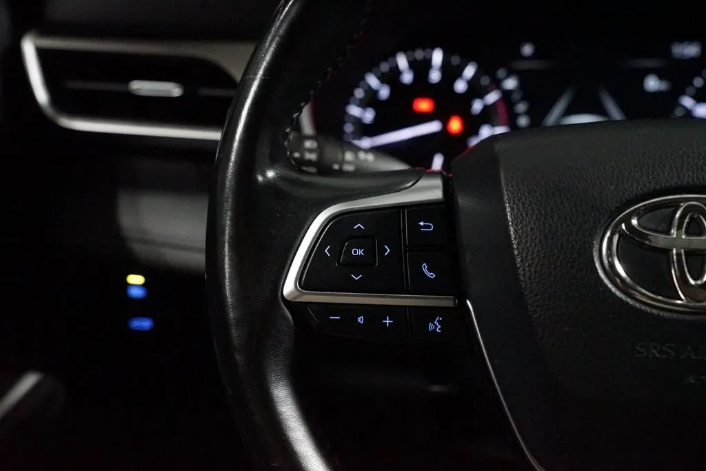 2021 Toyota Highlander XLE thumbnail 14