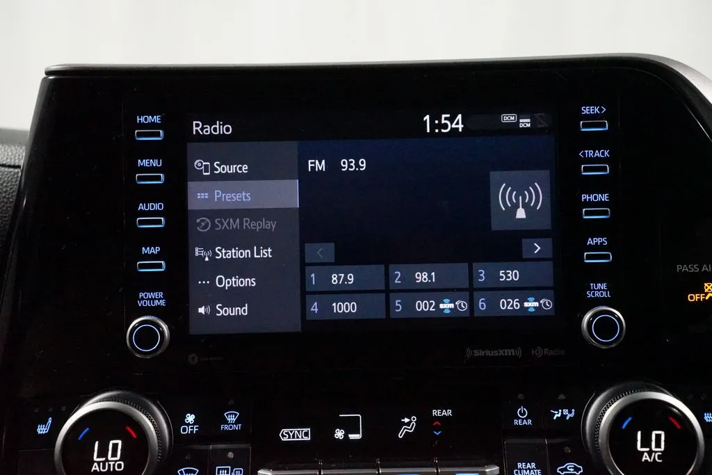 2021 Toyota Highlander XLE thumbnail 17