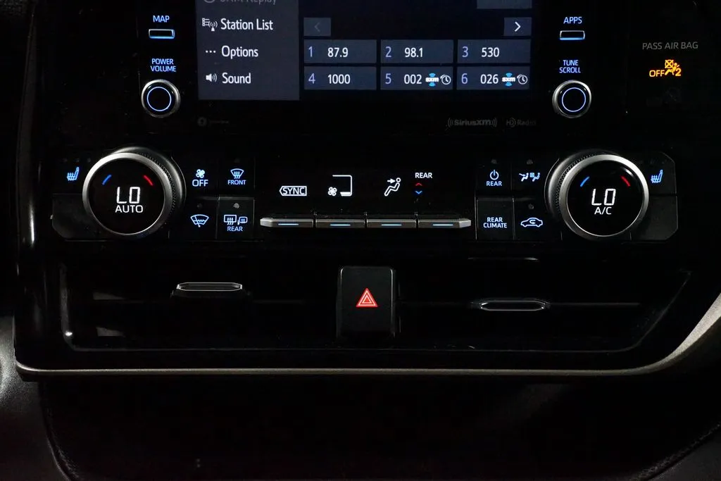 2021 Toyota Highlander XLE thumbnail 19