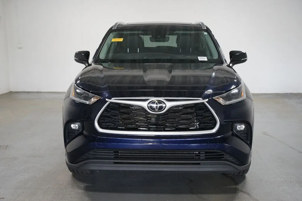 2021 Toyota Highlander XLE thumbnail 2