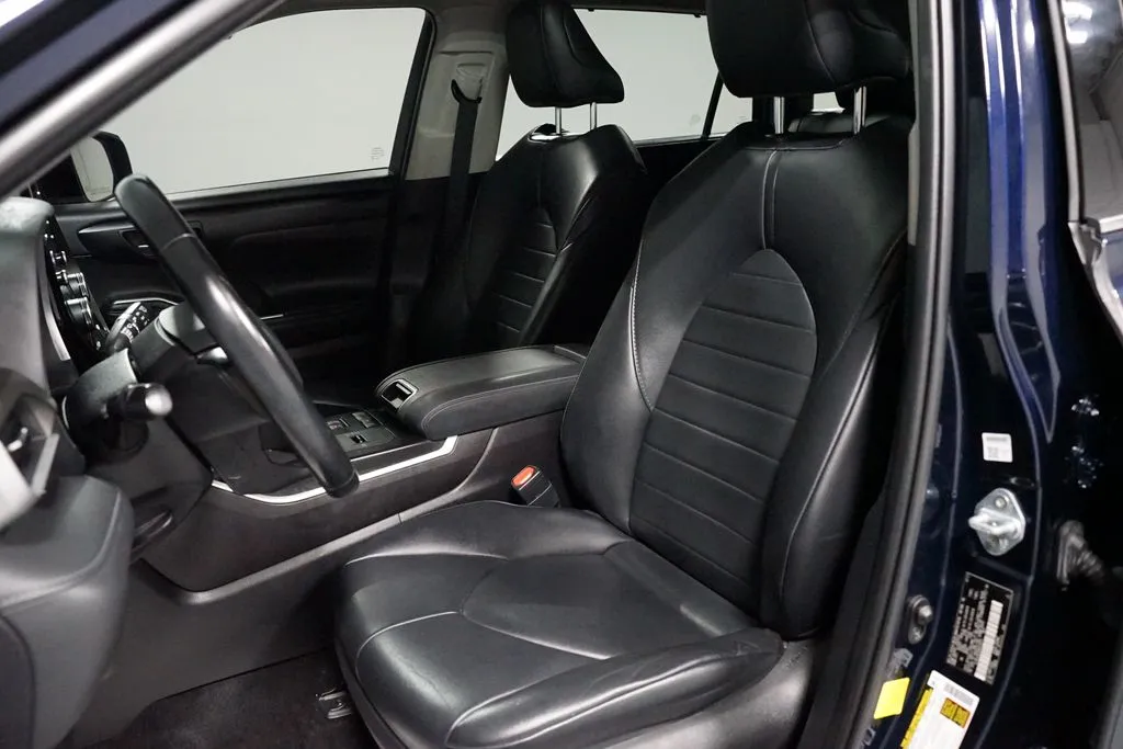 2021 Toyota Highlander XLE thumbnail 25