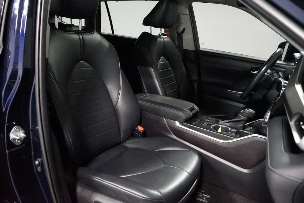 2021 Toyota Highlander XLE thumbnail 26