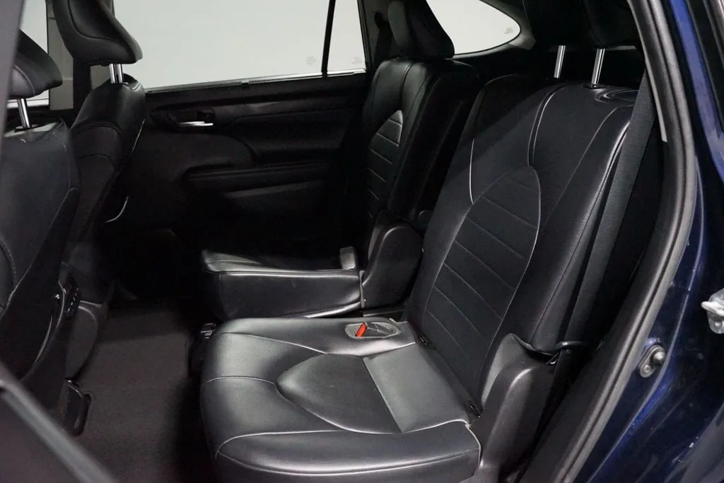 2021 Toyota Highlander XLE thumbnail 27