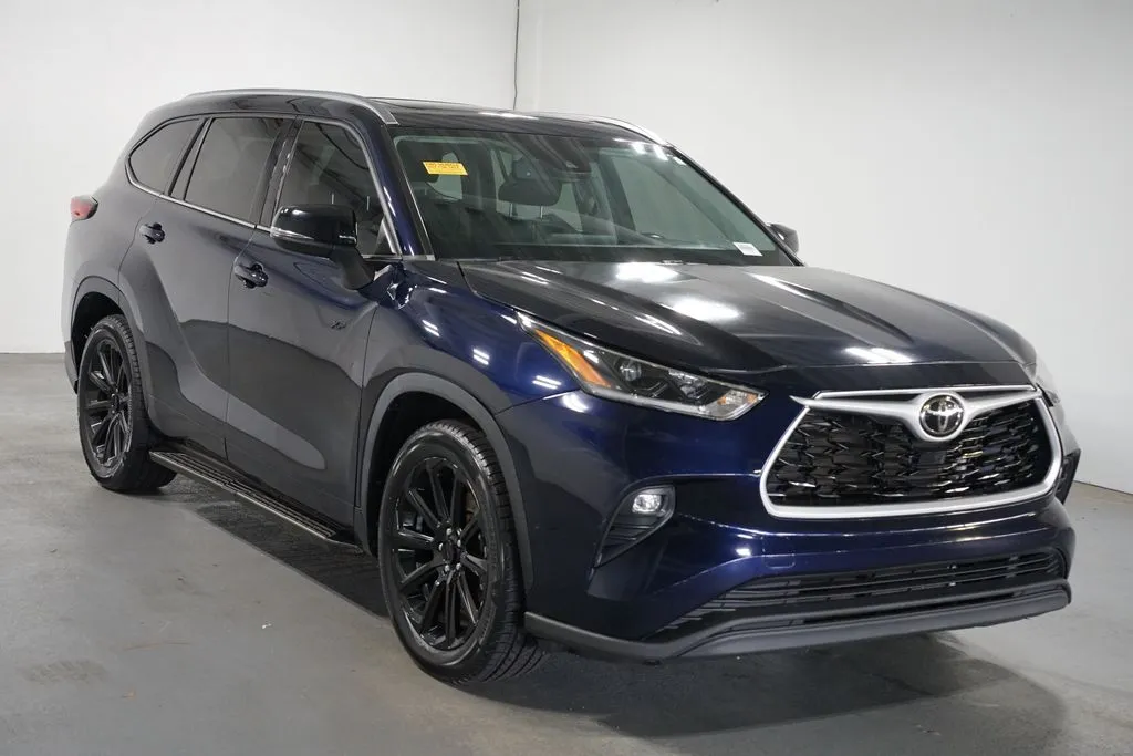 2021 Toyota Highlander XLE thumbnail 3