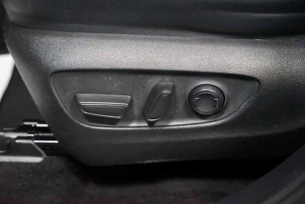 2021 Toyota Highlander XLE thumbnail 32