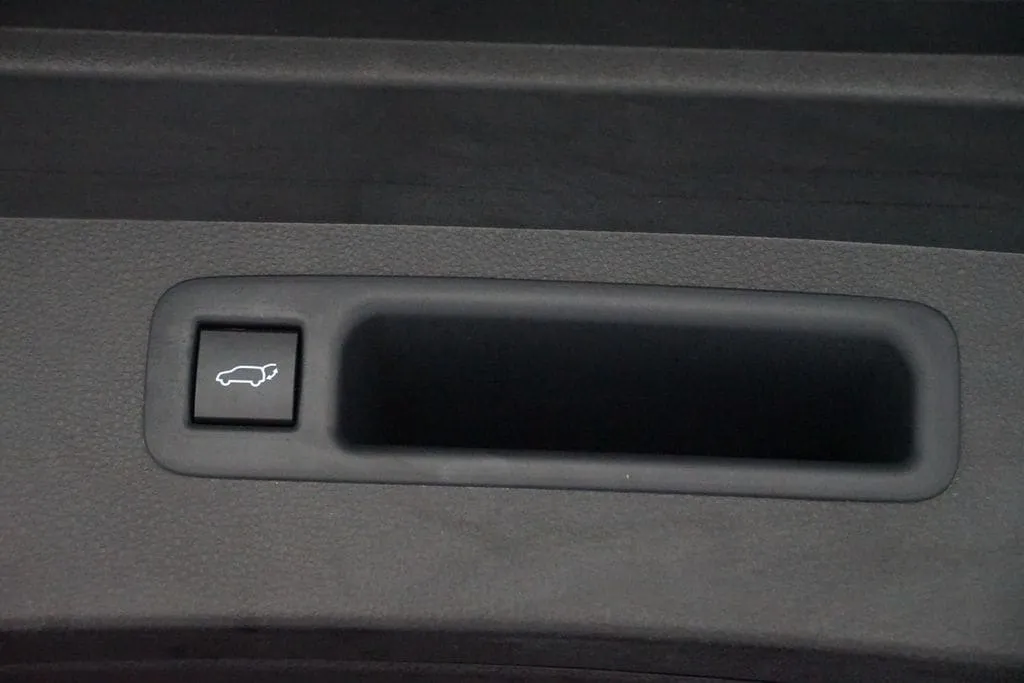 2021 Toyota Highlander XLE thumbnail 34