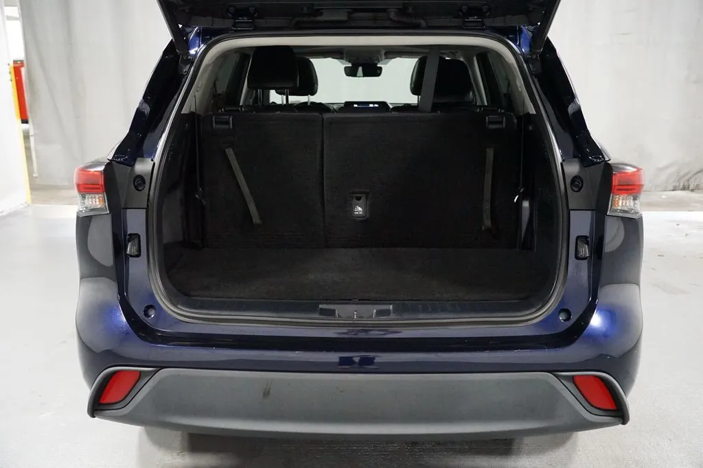 2021 Toyota Highlander XLE thumbnail 35
