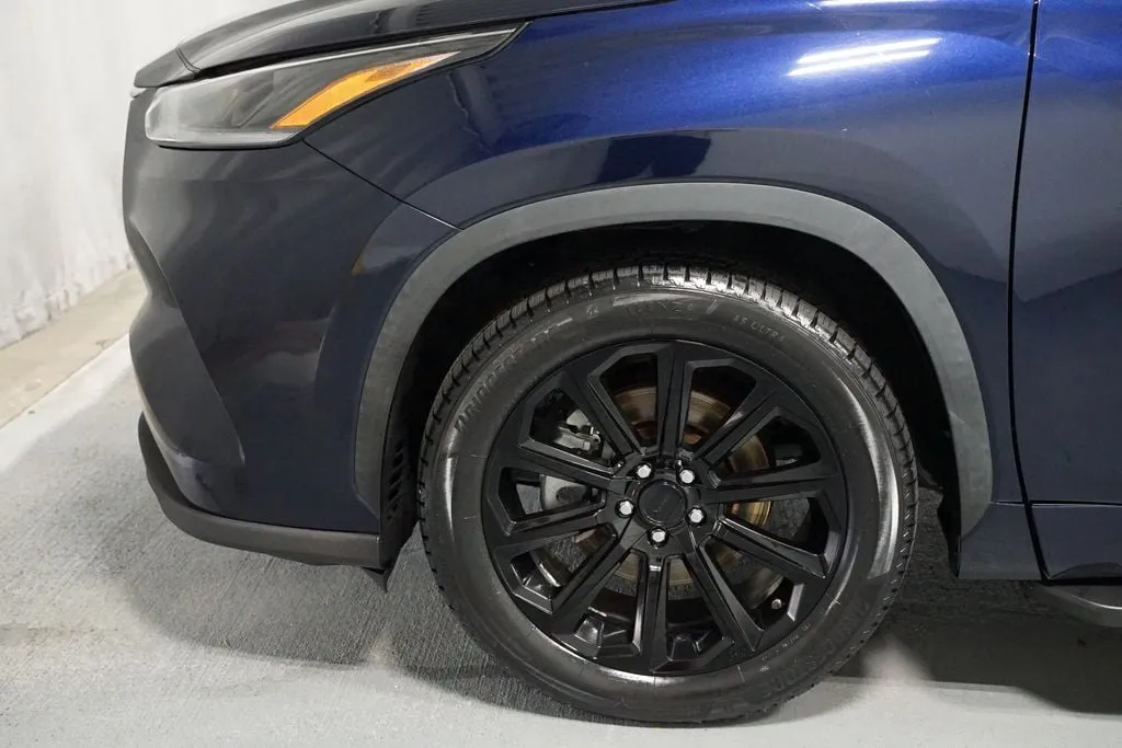 2021 Toyota Highlander XLE thumbnail 5