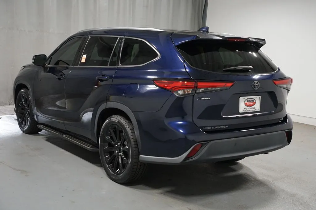 2021 Toyota Highlander XLE thumbnail 6