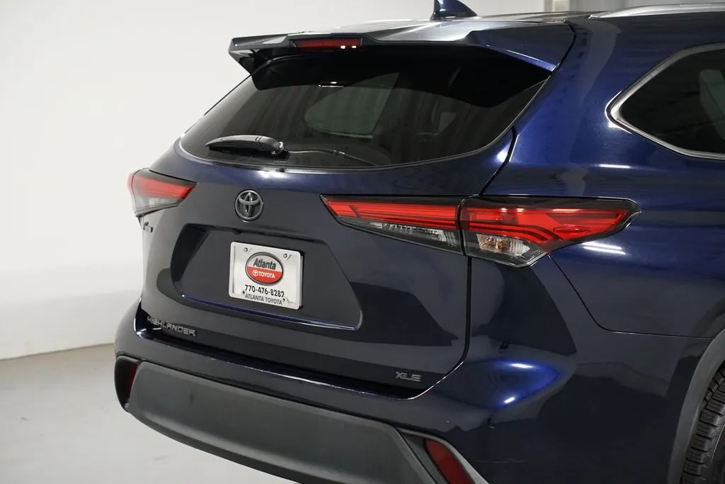 2021 Toyota Highlander XLE thumbnail 9