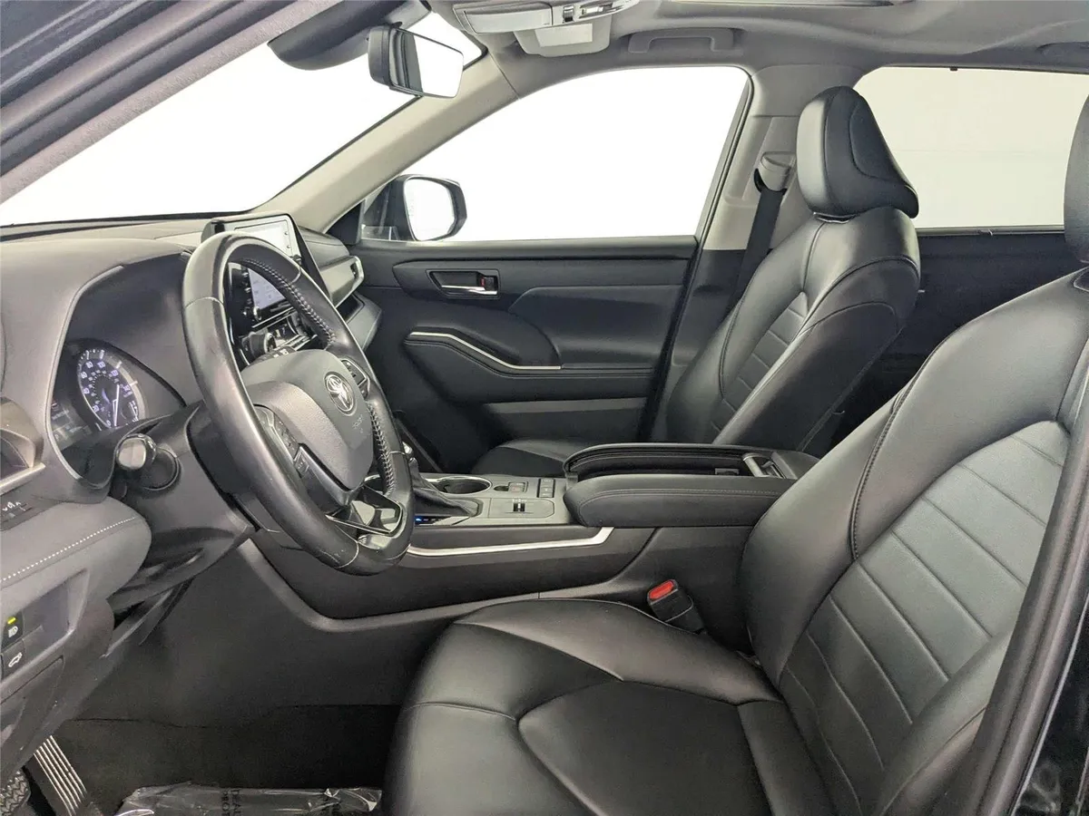 2021 TOYOTA HIGHLANDER XLE thumbnail 10