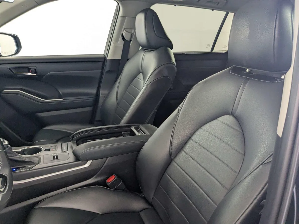 2021 TOYOTA HIGHLANDER XLE thumbnail 12