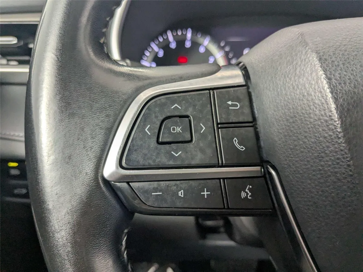 2021 TOYOTA HIGHLANDER XLE thumbnail 17