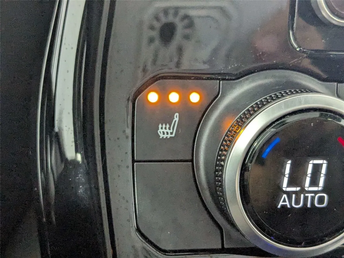 2021 TOYOTA HIGHLANDER XLE thumbnail 22