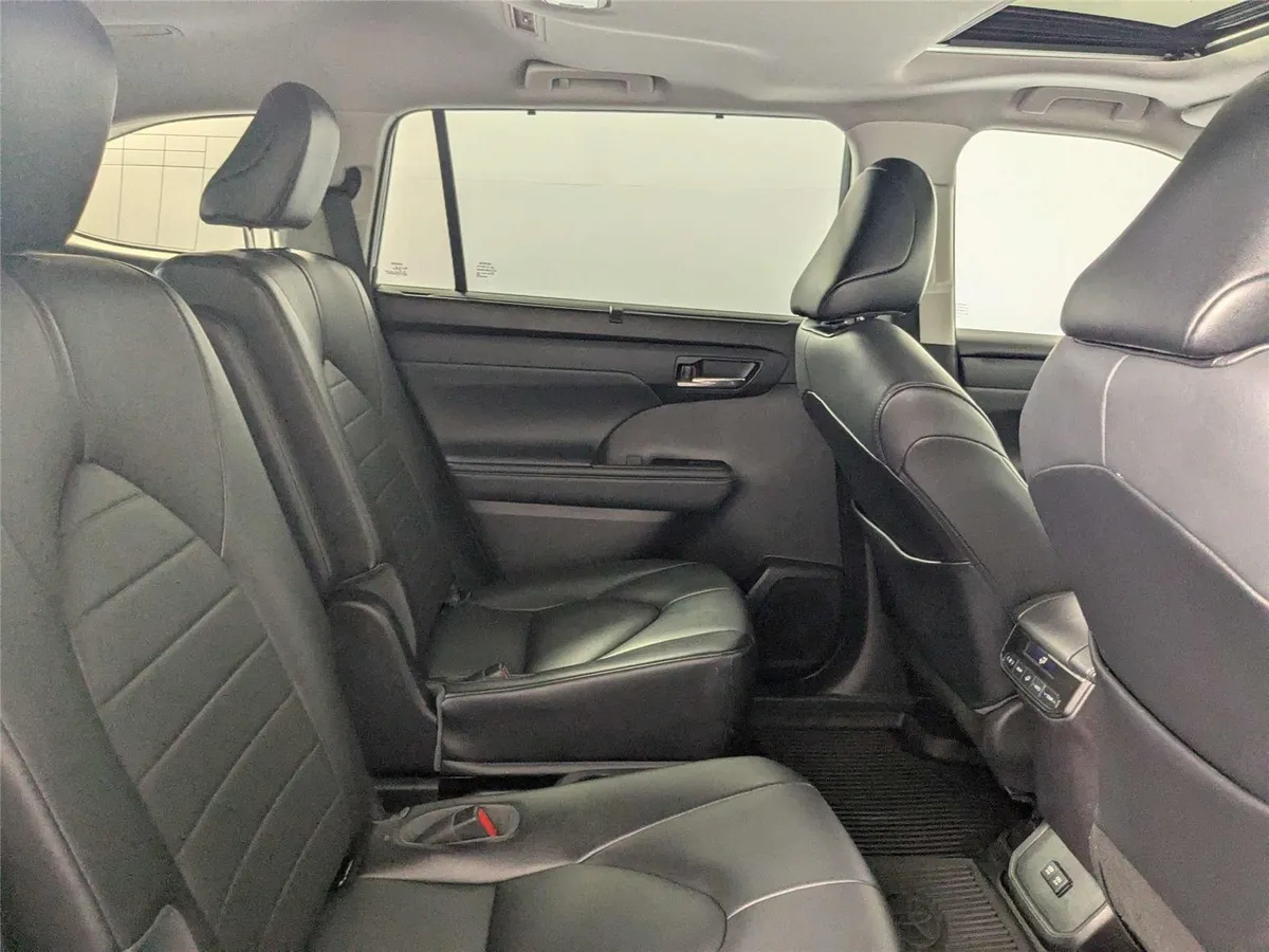 2021 TOYOTA HIGHLANDER XLE thumbnail 29