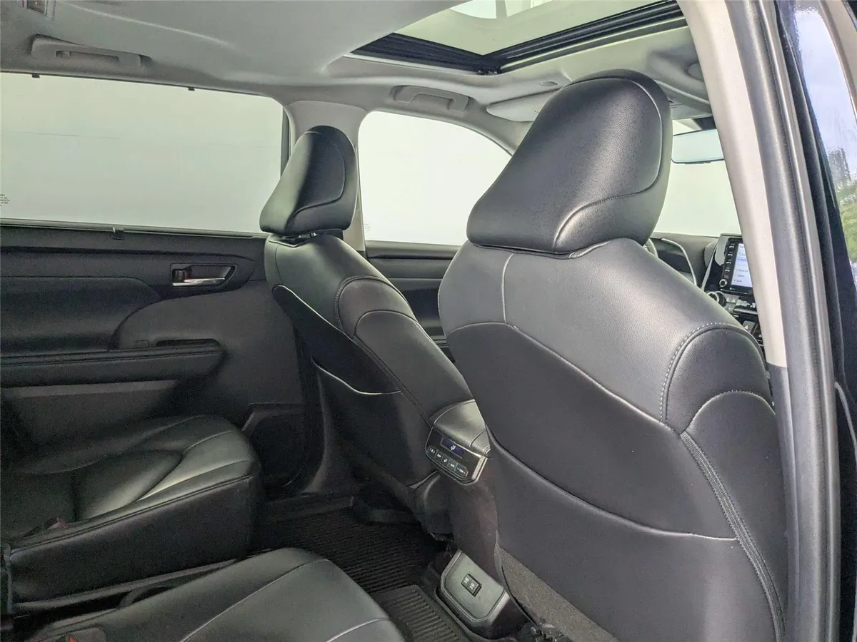 2021 TOYOTA HIGHLANDER XLE thumbnail 30