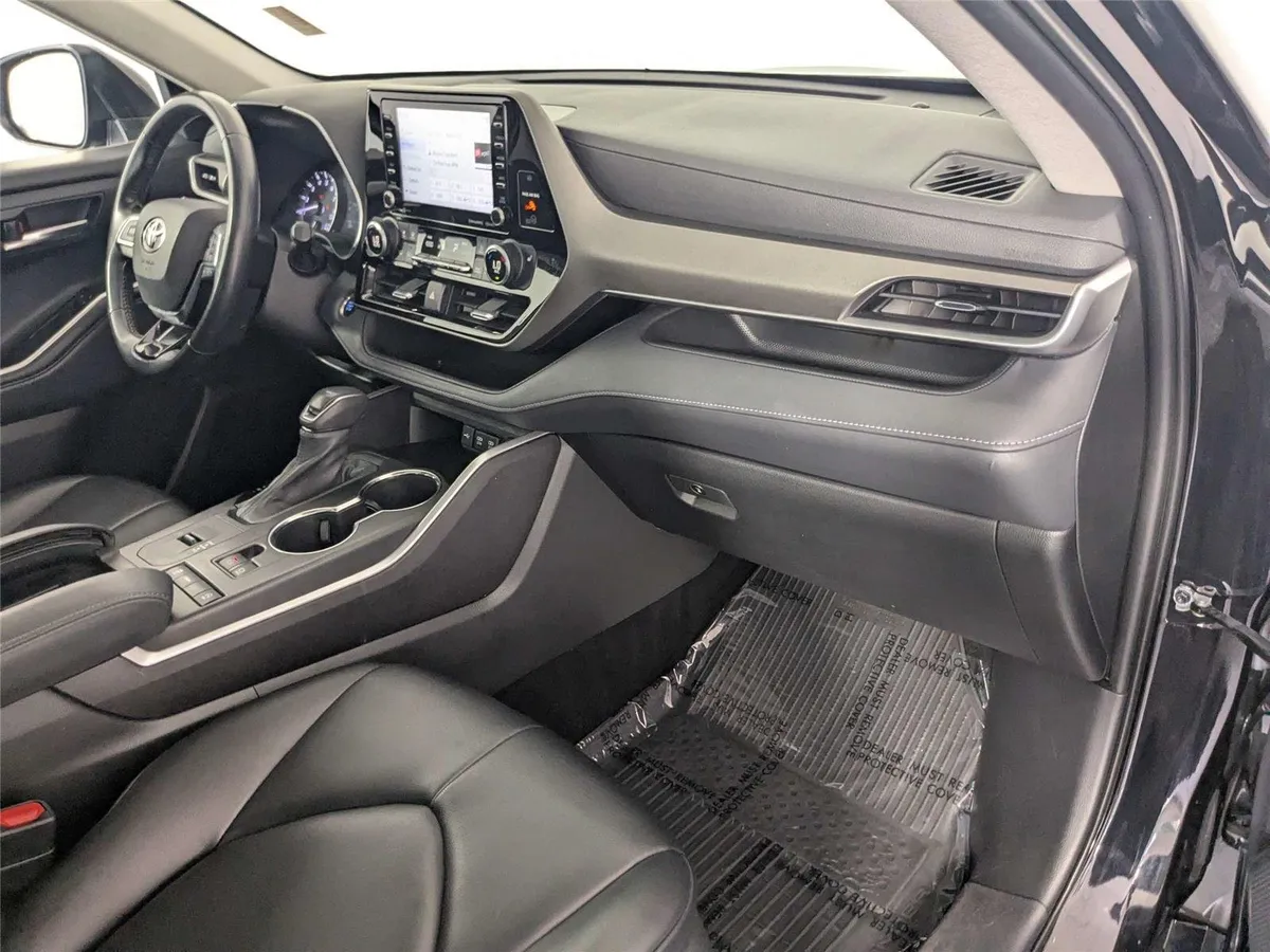 2021 TOYOTA HIGHLANDER XLE thumbnail 31