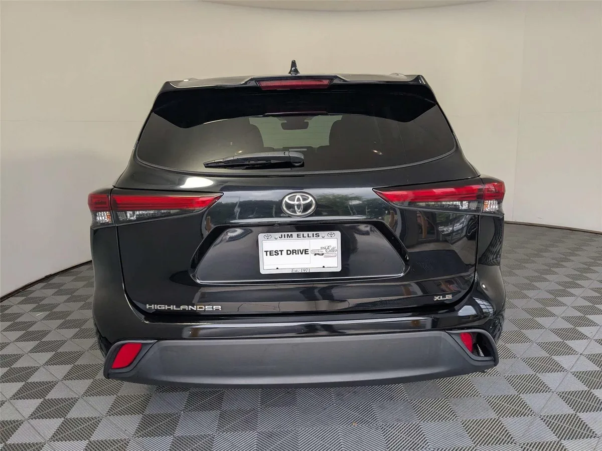 2021 TOYOTA HIGHLANDER XLE thumbnail 5