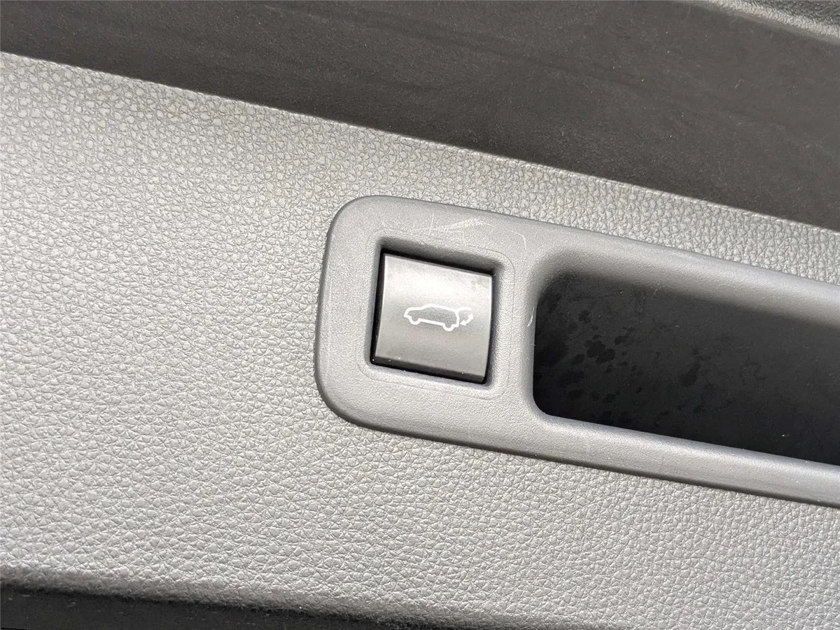 2021 TOYOTA HIGHLANDER XLE thumbnail 8
