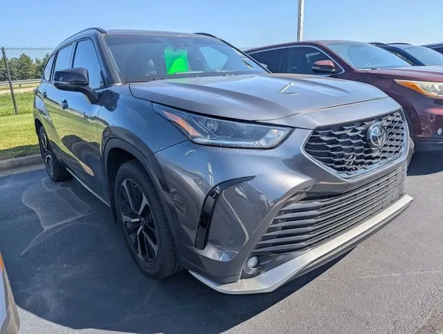 2021 Toyota Highlander XSE thumbnail 2