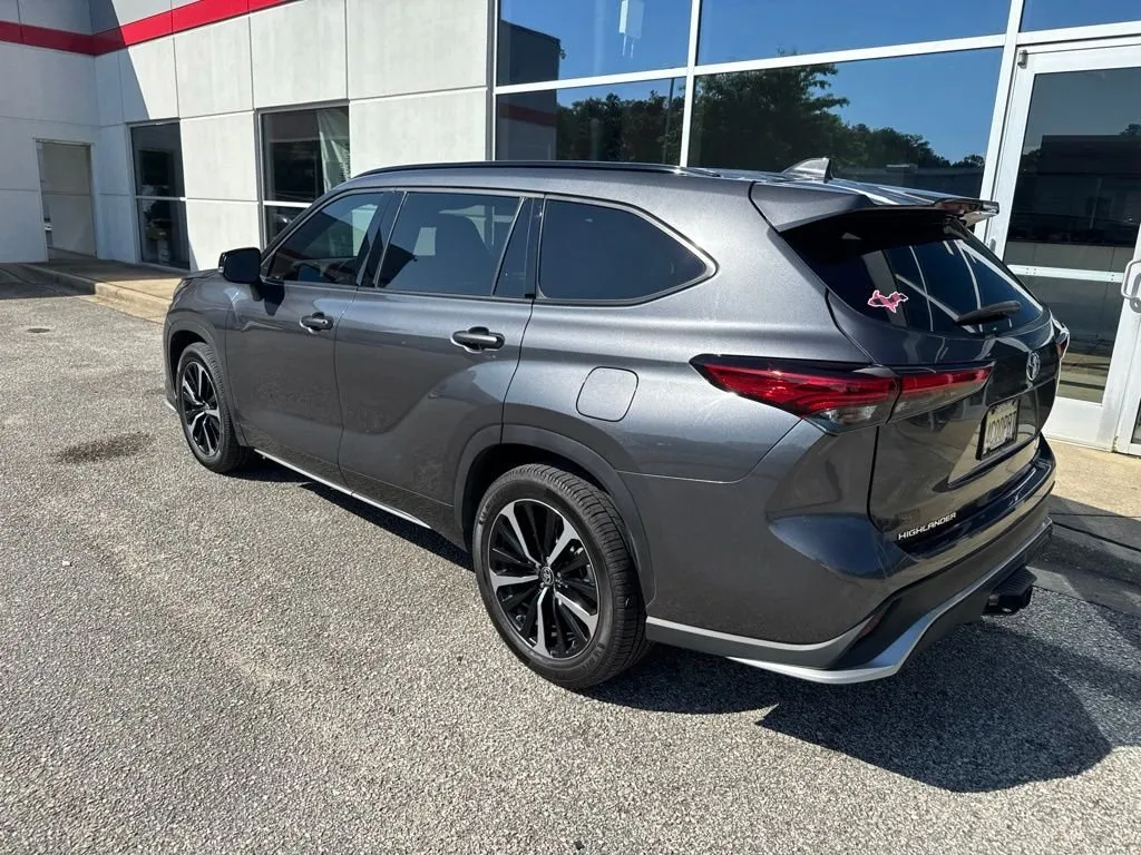 2021 Toyota Highlander XSE thumbnail 2