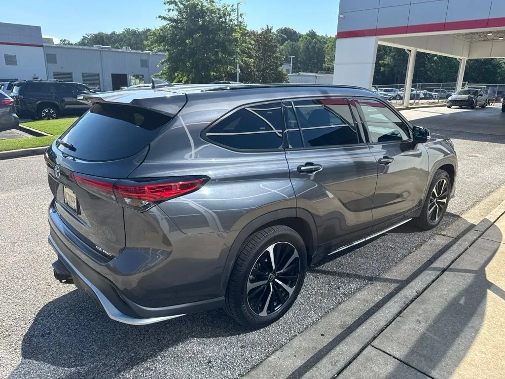 2021 Toyota Highlander XSE thumbnail 3