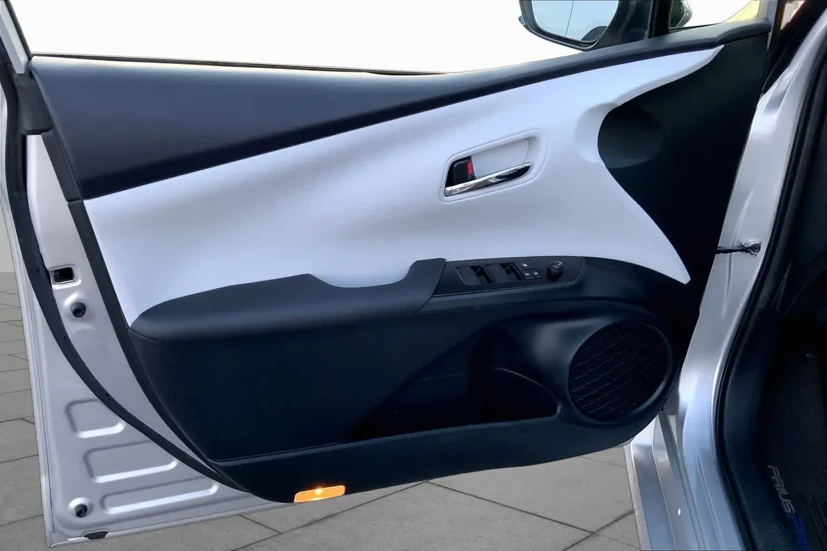 2021 Toyota Prius Prime XLE thumbnail 21
