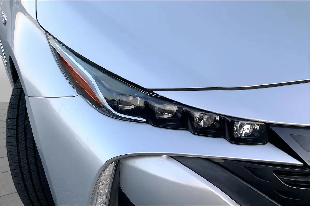 2021 Toyota Prius Prime XLE thumbnail 26