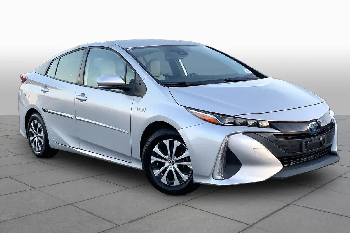 2021 Toyota Prius Prime XLE thumbnail 3