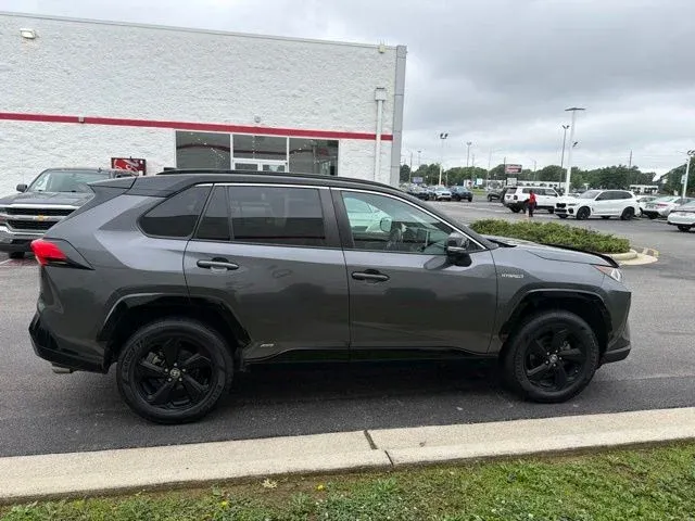 2021 Toyota RAV4 Hybrid XSE thumbnail 10