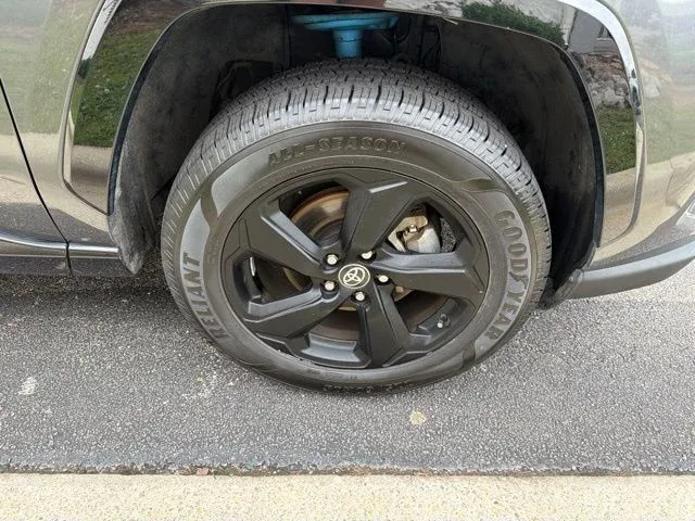2021 Toyota RAV4 Hybrid XSE thumbnail 11