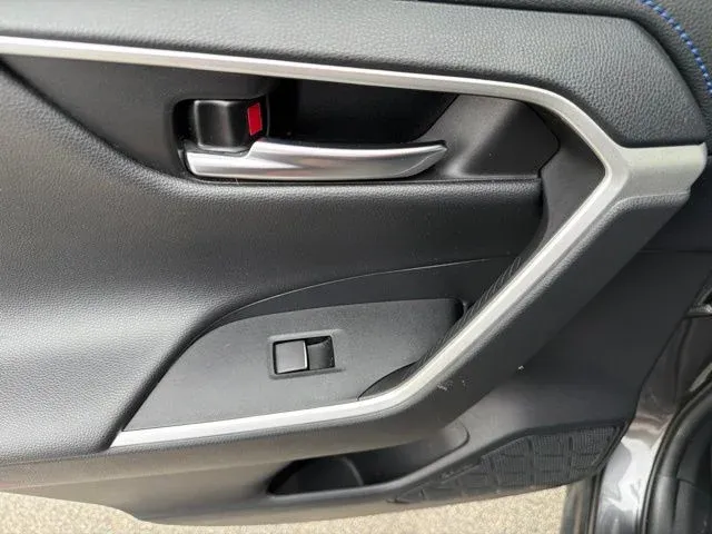 2021 Toyota RAV4 Hybrid XSE thumbnail 19