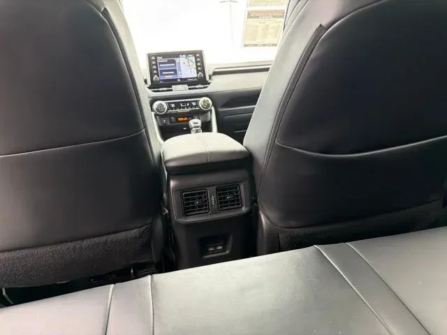 2021 Toyota RAV4 Hybrid XSE thumbnail 22
