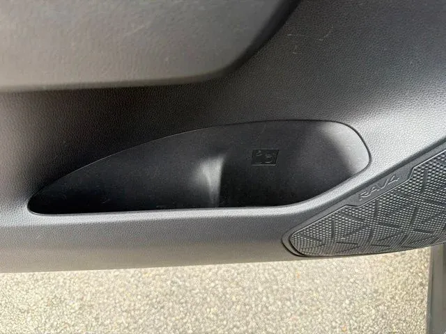 2021 Toyota RAV4 Hybrid XSE thumbnail 26
