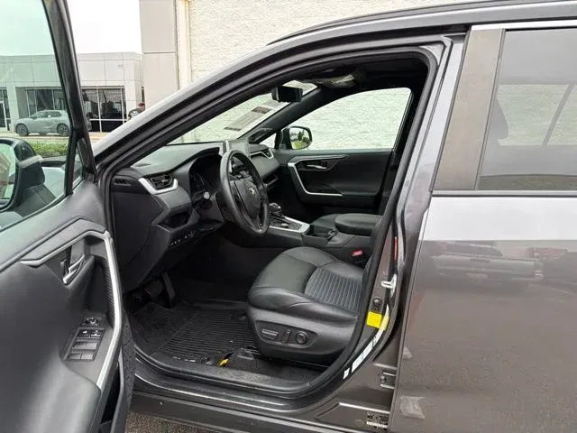 2021 Toyota RAV4 Hybrid XSE thumbnail 28