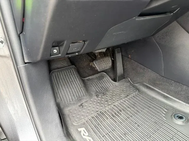 2021 Toyota RAV4 Hybrid XSE thumbnail 30