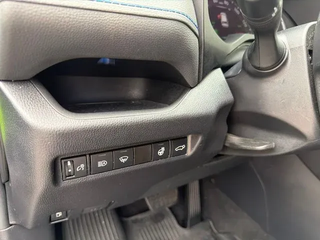 2021 Toyota RAV4 Hybrid XSE thumbnail 31