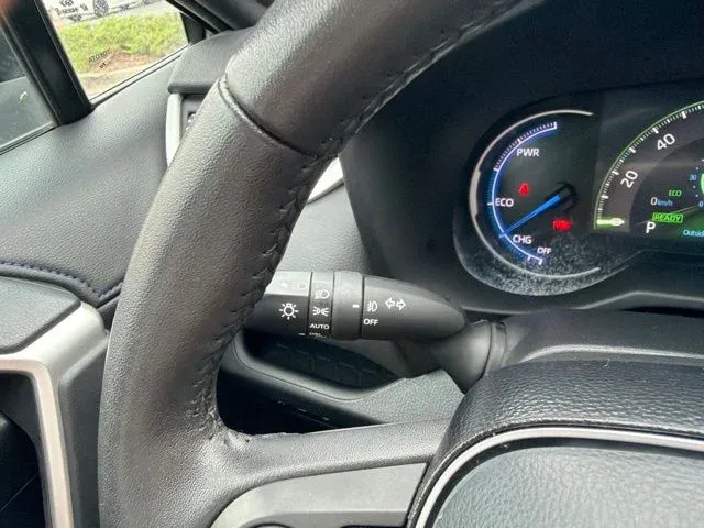 2021 Toyota RAV4 Hybrid XSE thumbnail 34