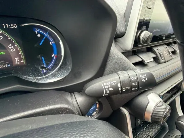 2021 Toyota RAV4 Hybrid XSE thumbnail 35