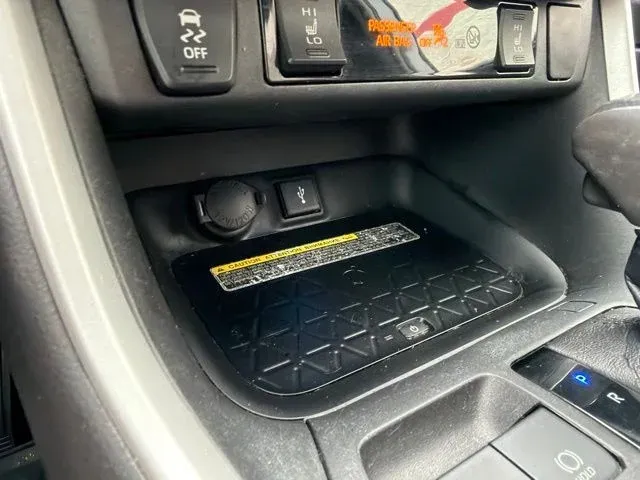 2021 Toyota RAV4 Hybrid XSE thumbnail 42