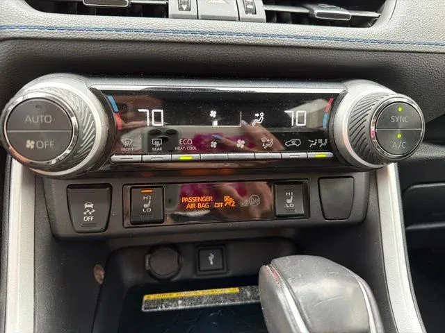 2021 Toyota RAV4 Hybrid XSE thumbnail 44