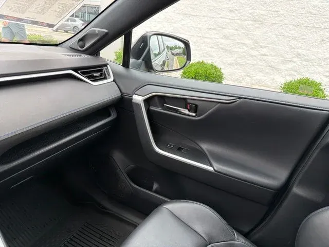 2021 Toyota RAV4 Hybrid XSE thumbnail 46